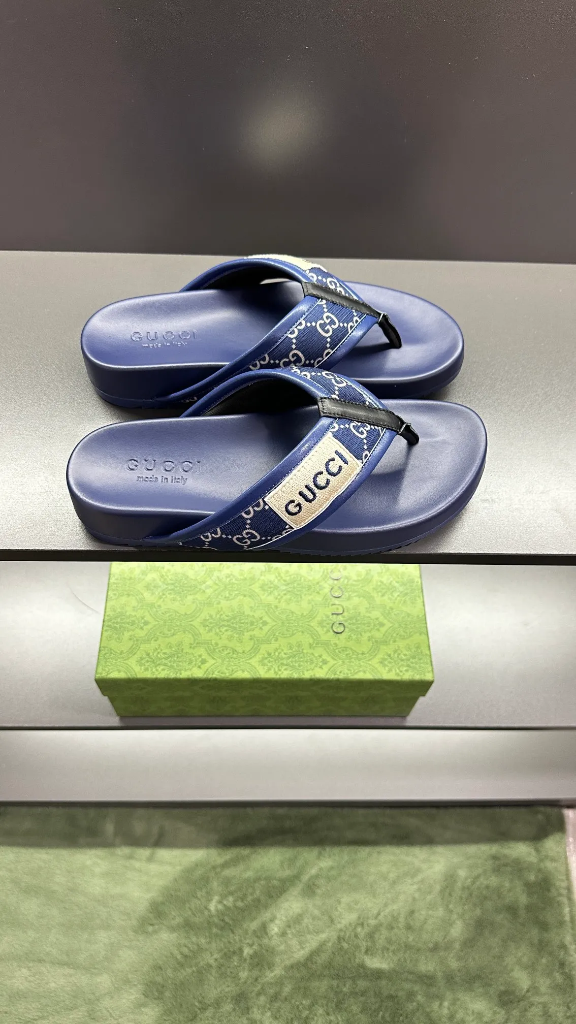 [G Family Couple Style] P: 300💰Female size 36~40 Men's size 39~45, (46. Custom-made Unisex GG slippers This slipper is made of GG polyester fiber and is decorated with a Gucci label on the front, adding a striking logo feel to the style. Beige GG recycled polyester fiber Unisex leather trim "Gucci Made in Italy" embroidered label Rubber sole Flat Made in Italy